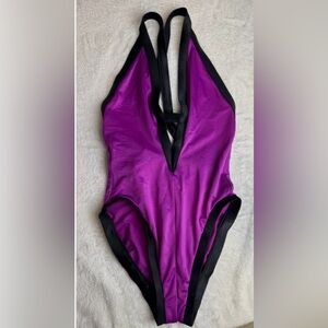 Vintage 90s women’s Sea Weed of California swimsuit.  
Raves,  Glamour